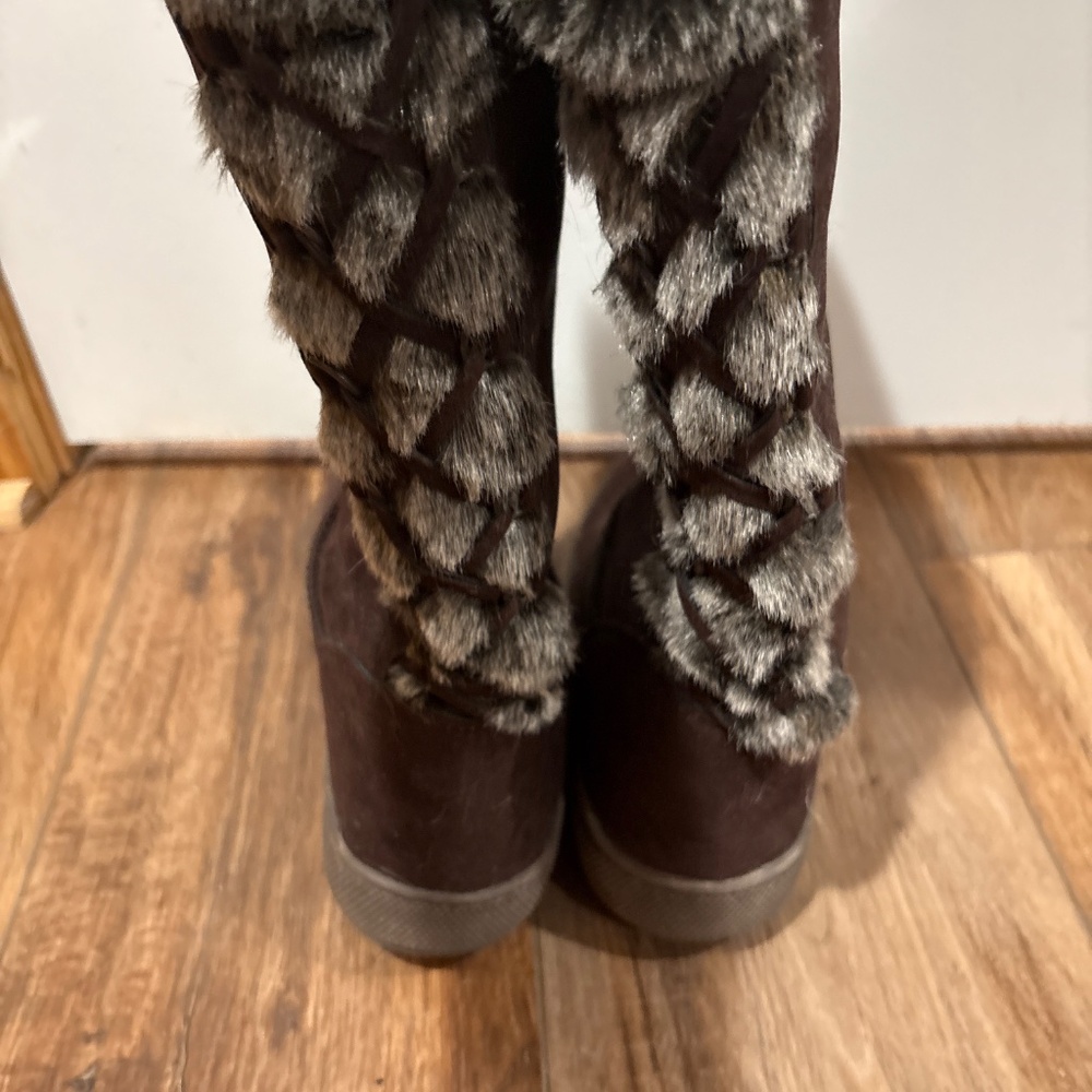 Boots - Picture 3 of 4